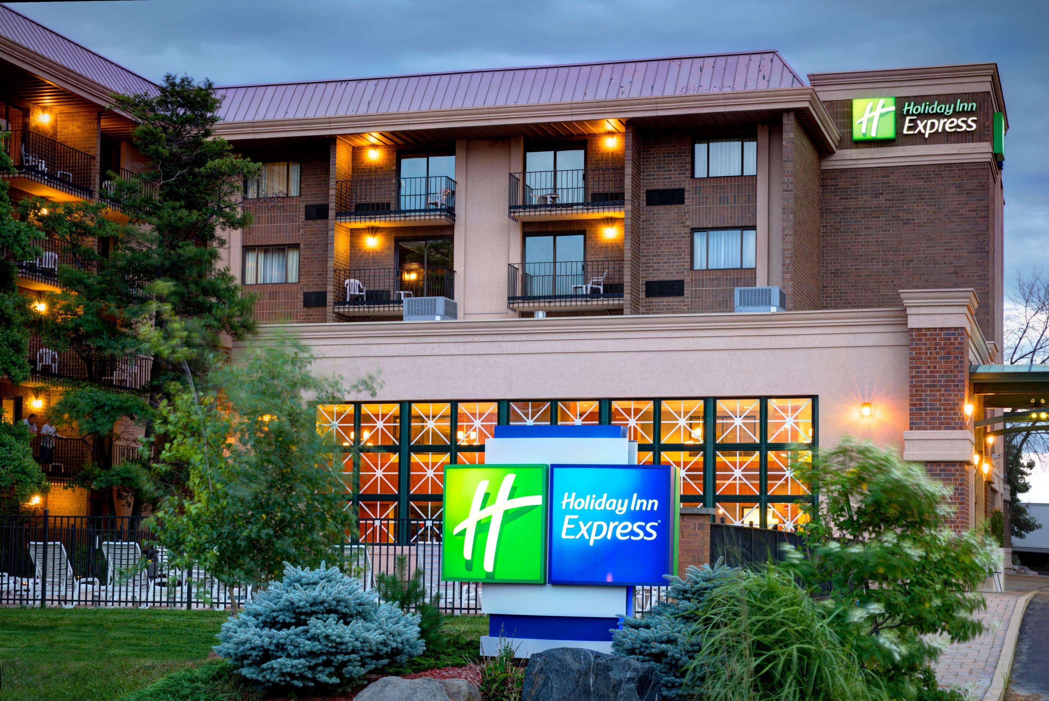 Holiday Inn Express Schaumburg-Rolling Meadows By Ihg Exterior foto